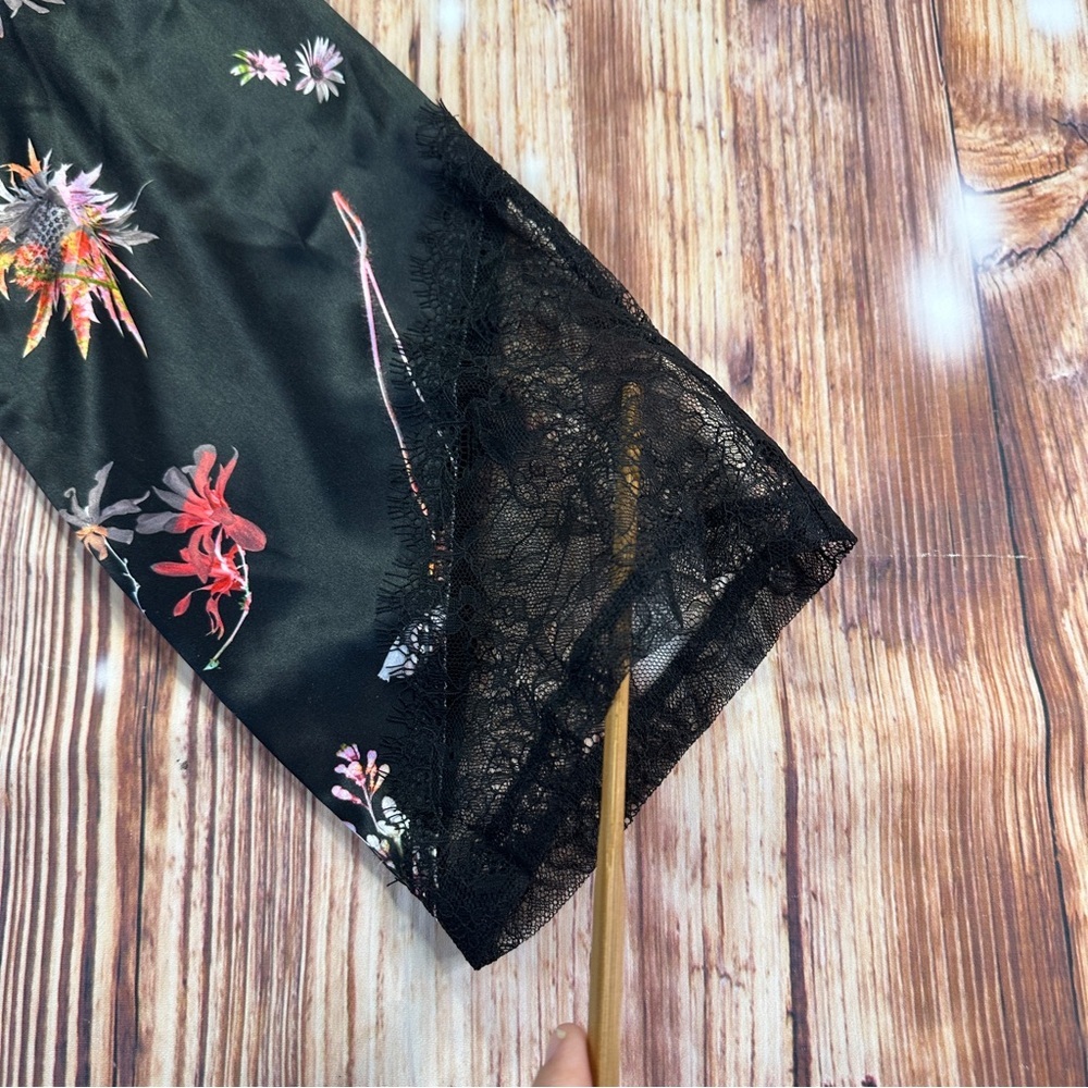 Victoria's Sectet Floral Lace Chantilly Kimono Robe Size XS/S - Picture 16 of 16